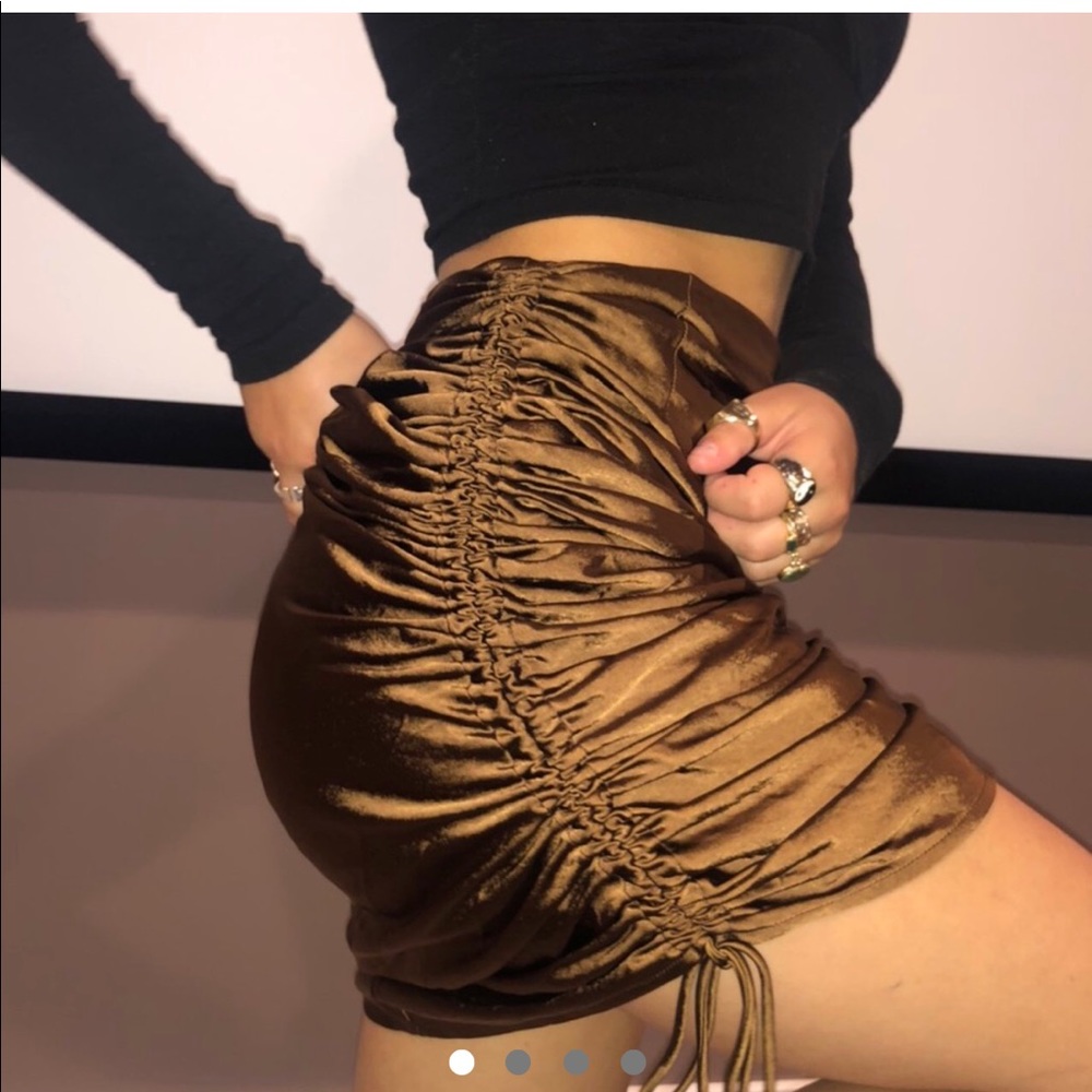 URBAN OUTFITTERS BROWN SILK SCRUNCH MINI SKIRT NEW